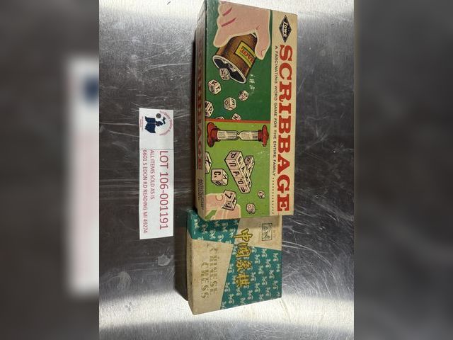 Lot 106-001191 - two vintage games. One Chinese chess and one scribbage.