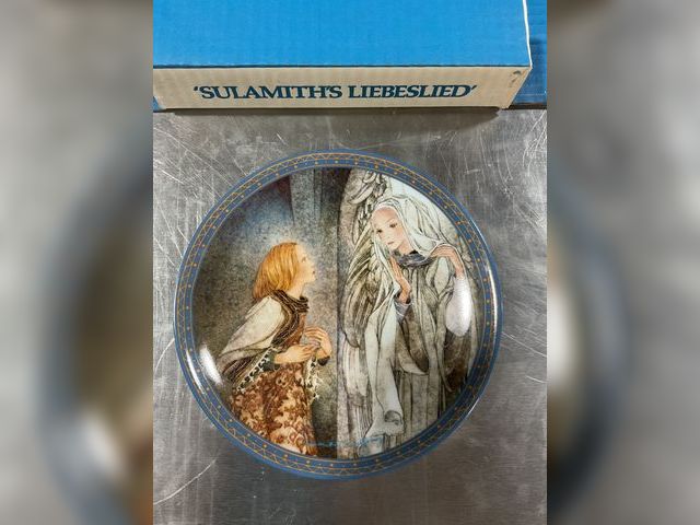 Lot 106-001199 - Konigszelt Bavaria plate. Unused in original box. Mint condition