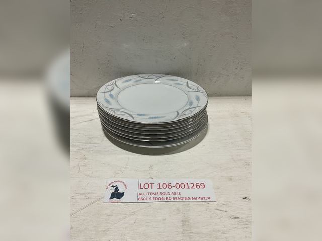 Lot 106-001269 - Set of 7 matching Valmont China Royal wheat dinner plates. no chips or cracks