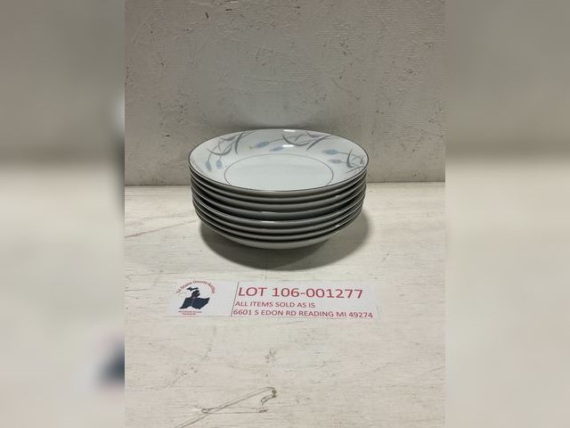 Lot 106-001277 - Set of 8 Valmont China Royal Wheat medium dishes with a lip. no chips or cracks. many need cleaning