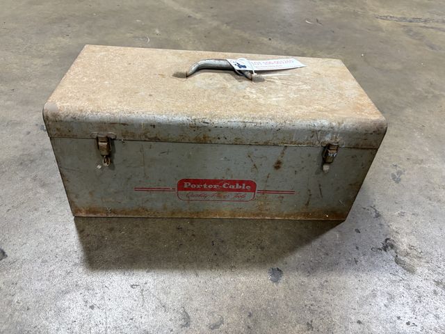Lot 106-001265 - Metal tool box. Comes with various tools. box is rusty.