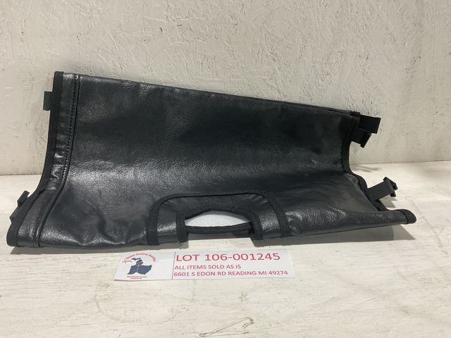 Lot 106-001245 - Winter grill cover for a GMC. Paper work says Denali, SLT and SLE. Parts number 84481522