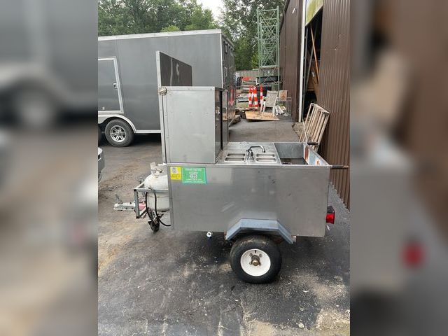 Lot 106-001189 - 2008 Changzhou naanxiashu trailer hot dog cart. Tire is going flat. comes with stainless steel acces...