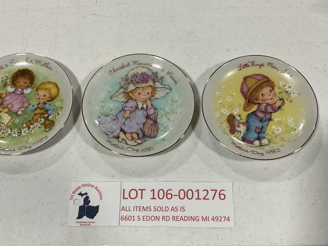 Lot 106-001276 - Avon products. Mother’s Day Plates. 1981. 1982. 1983.