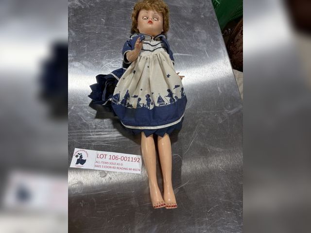 Lot 106-001192 - 1950s vintage doll