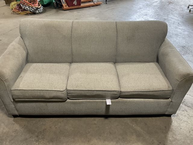 Lot 106-001186 - Gray pull out couch. Some wear. Everything works as it should. Queen size bed. 
37.5 Inches wide, 35...