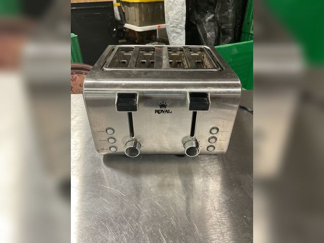 Lot 106-001210 - Royal four slot toaster