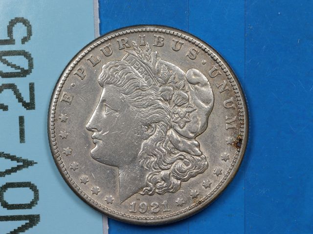 Lot 108-205 - 1921-S  $1 MORGAN SILVER DOLLAR EARLY US TYPE COIN