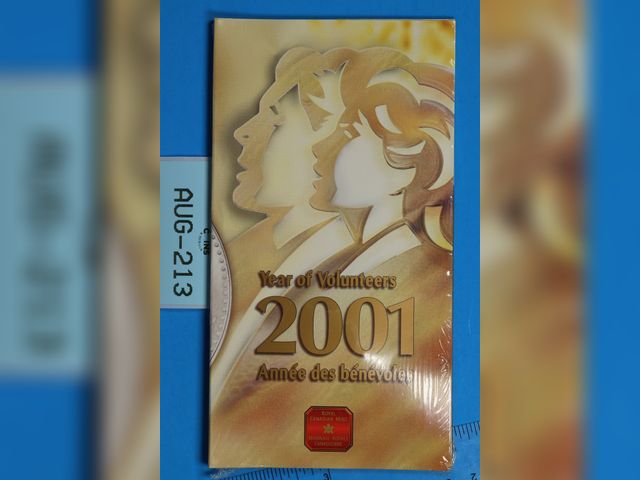 Lot 108-213 - 2001 CANADA YEAR OF VOLUNTEERS DIME 10 CENTS 2.4G OF STERLING SILVER .925 SEALED PACKAGE ROYAL CANAD...