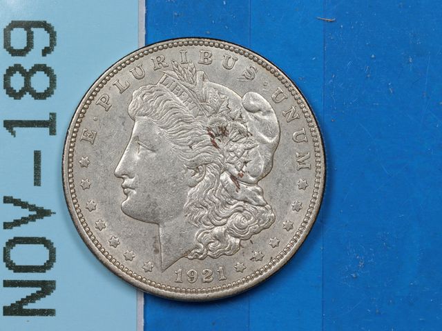 Lot 108-189 - 1921-D $1 MORGAN SILVER DOLLAR EARLY US TYPE COIN