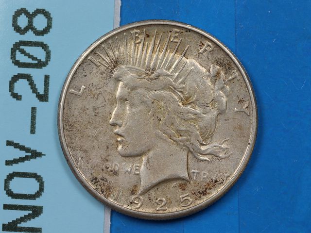 Lot 108-208 - 1925-S  $1 PEACE SILVER DOLLAR EARLY US TYPE COIN