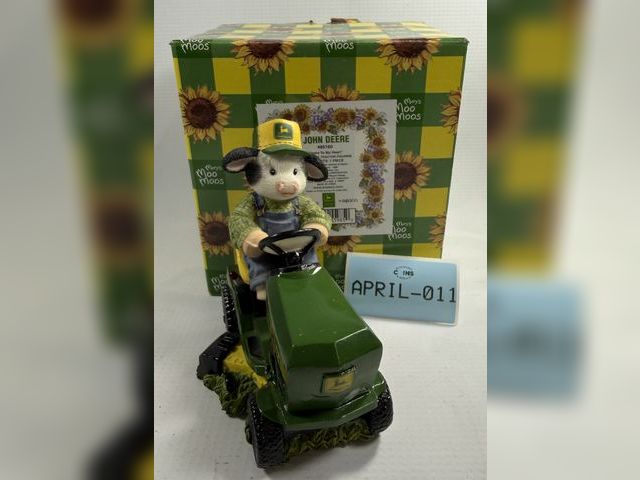Lot 108-011 - MARY'S MOO MOOS "DEERE TO MY HEART" JOHN DEERE COLLECTIABLE FIGURINE #485160