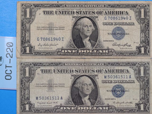 Lot 108-220 - 1935 &amp; 1957 $1 SILVER CERTIFICATE LOT PAPER MONEY CURRENCY BLUE SEAL WASHINGTON