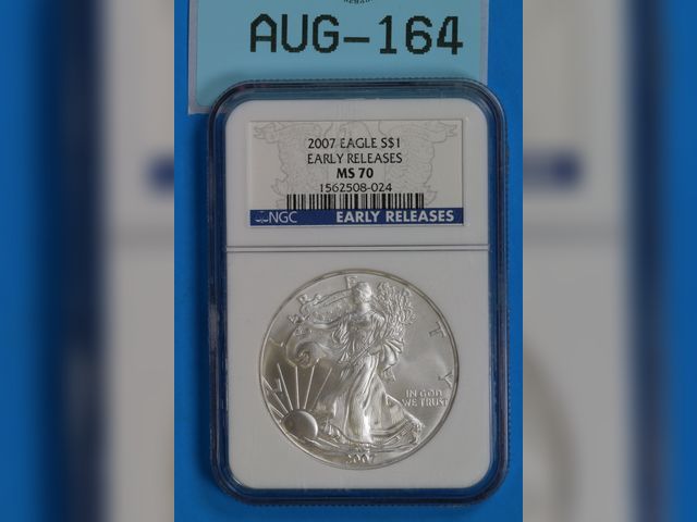 Lot 108-164 - 2007 SILVER AMERICAN EAGLE $1 NGC MS 70 EARLY RELEASES SILVER COIN GRADED SLABS