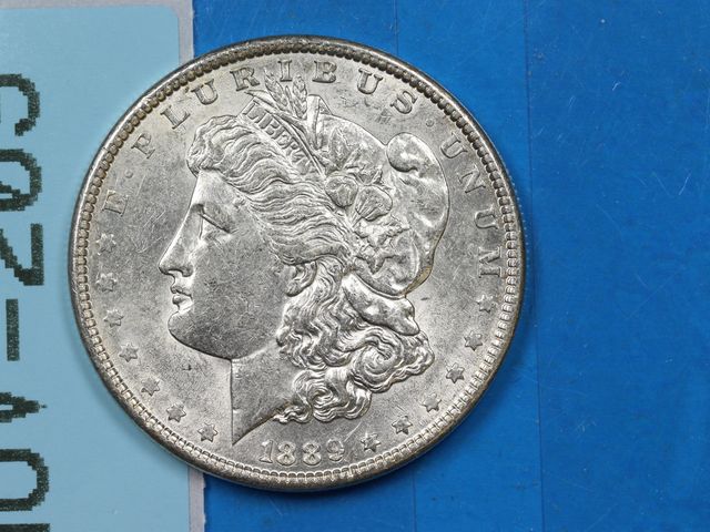 Lot 108-209 - 1889 $1 MORGAN SILVER DOLLAR EARLY US TYPE COIN