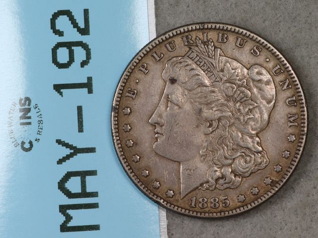 Lot 108-192 - 1885 SILVER MORGAN DOLLAR EARLY U.S TYPE SILVER COIN