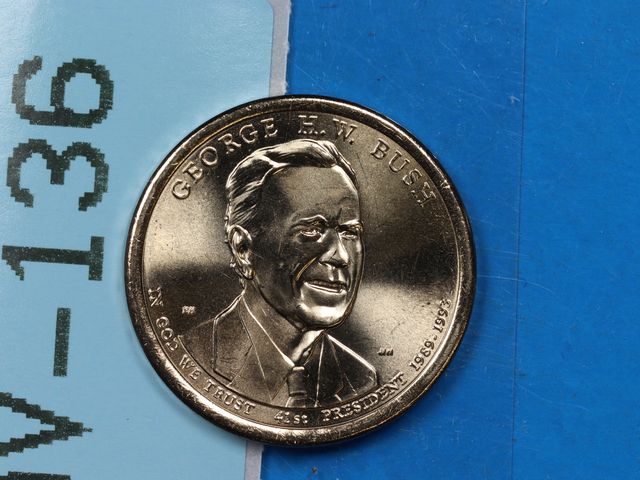 Lot 108-136 - GEORGE H.W BUSH PRESIDENTAL DOLLAR $1 US MINTED COIN