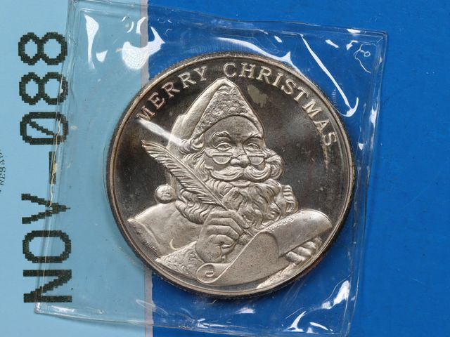 Lot 108-088 - 1oz 999 SILVER ROUND MERRY CHRISTMAS SANTA SNOWFLAKE PEACE ON EARTH DESIGN BULLION ROUND