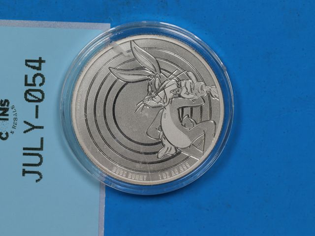 Lot 108-054 - 2022 SAMOA BUGGS BUNNY 1oz SILVER BULLION COIN IN CAPSULE