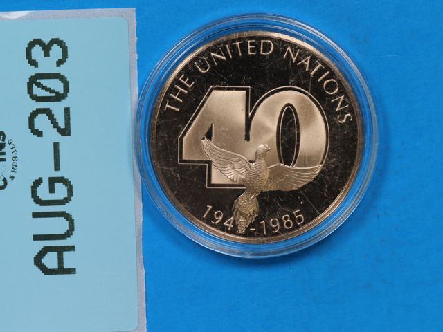 Lot 108-203 - PEACE 1945-1985 PROOF MEDAL COIN THE UNITED NATIONS COMMEMORATING 40TH ANNIVERSARY DOVE