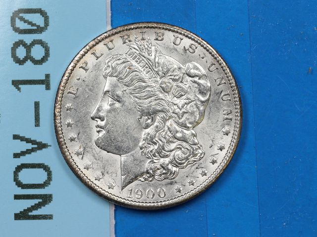 Lot 108-180 - 1900 $1 MORGAN SILVER DOLLAR EARLY US TYPE COIN