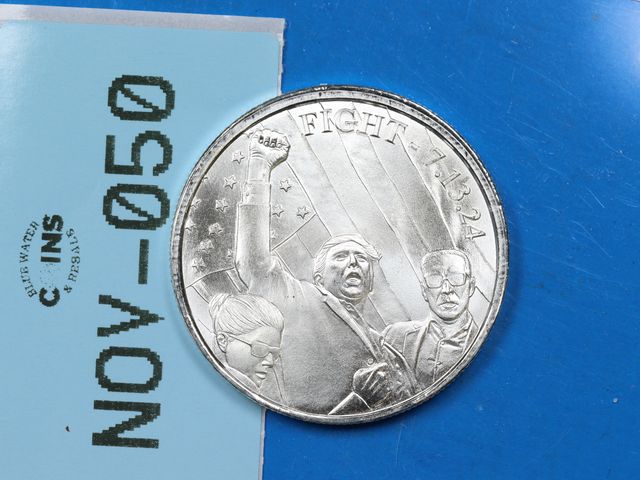 Lot 108-50 - 1oz 999 SILVER BULLION TRUMP FIGHT BULLION ROUND
