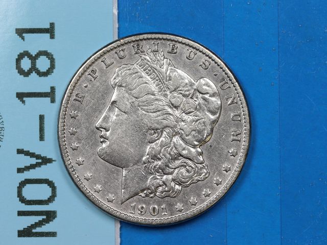Lot 108-181 - 1901-0 $1 MORGAN SILVER DOLLAR EARLY US TYPE COIN