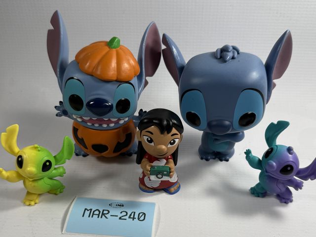 Lot 108-240 - LEO &amp; STITCH FIGURES