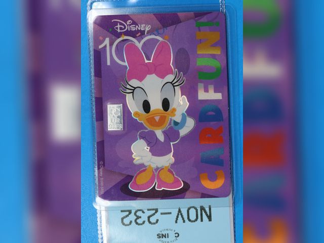 Lot 108-232 - 1 GRAIN 999 SILVER BAR ATTACHED TO A DISNEY 100 DAISY DUCK CARD