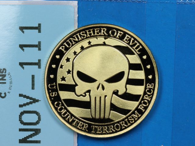 Lot 108-111 - PUNISHER OF EVIL TOKEN NOVELTY COIN SKULL FLAG DESIGN