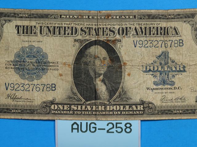 Lot 108-258 - 1923 $1 SILVER DOLLAR ONE HORSE BLANKET LARGE U.S GEORGE WASHINGTON BLUE SEAL