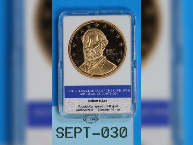 Lot 108-030 - SOUTHERN LEADERS OF THE CIVIL WAR ARCHIVAL COLLECTION ROBERT E. LEE LAYERED IN 24K GOLD PROOF AMERIC...