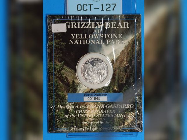 Lot 108-127 - 1996 1/2 OZ GRIZZLY BEAR AT YELLOWSTONE .999 SILVER 50C ON INFO CARD WITH SERIAL NUMBER