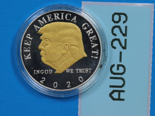 Lot 108-229 - 2020 DONALD TRUMP COIN KEEP AMERICA GREAT! 45TH PRESIDENT OF THE UNITED STATES COIN