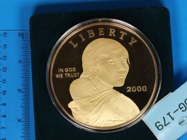 Lot 108-179 - LARGE 4 oz SILVER SACAGAWEA QUARTER POUND FINE SILVER LAYERED IN 24K GOLD ROUND 2000 .999 FINE SILVE...