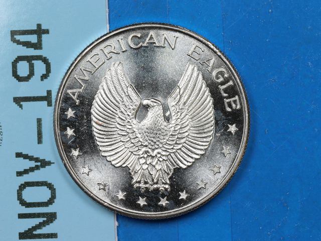 Lot 108-194 - 1oz 999 SILVER BULLION COIN ROUND AMERICAN EAGLE DESIGN