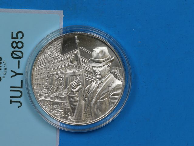 Lot 108-085 - 1oz 999 SILVER PUBLIC ENEMY #1 AL CAPONE MAFIA TOMMY GUN SILVER ROUND