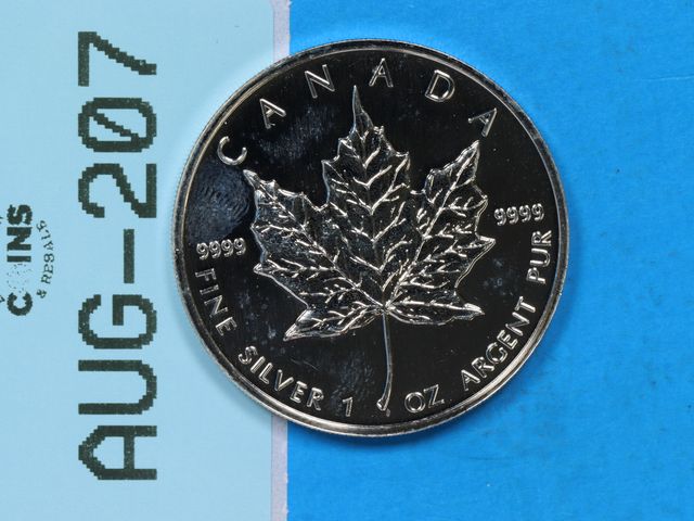 Lot 108-207 - 1996 SILVER 1oz MAPLE LEAF CANADA 9999 FINE SILVER $5 DOLLARS CANADIAN SILVER