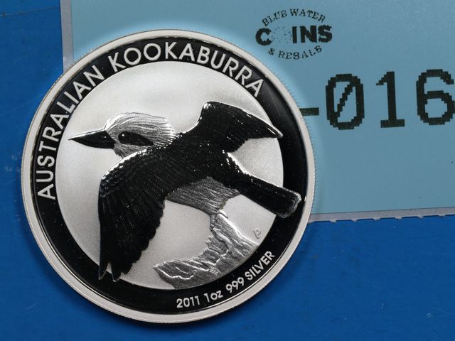 Lot 108-016 - 1oz SILVER AUSTRALIAN KOOKABURRA 2011 SILVER ONE OUNCE 999 SILVER $1