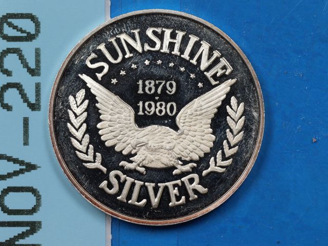 Lot 108-220 - VINTAGE 1980 1OZ 999 SILVER BULLION ROUND SUNSHINE MINT