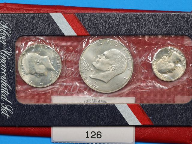 Lot 108-126 - 1976-S SILVER BICENTENNIAL UNCIRCULATED SET 3 COINS IKE DOLLAR KENNEDY HALF DRUMMER QUARTER