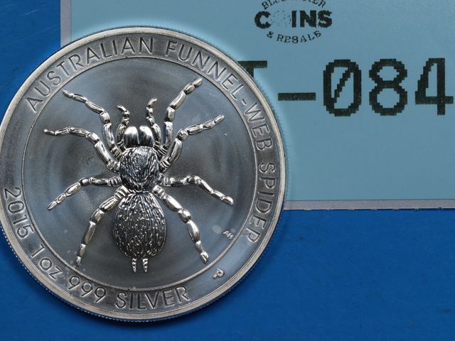 Lot 108-084 - 1oz SILVER AUSTRALIAN FUNNEL-WEB SPIDER 2015 ONE OUNCE 999 SILVER $1 ONE DOLLAR COIN