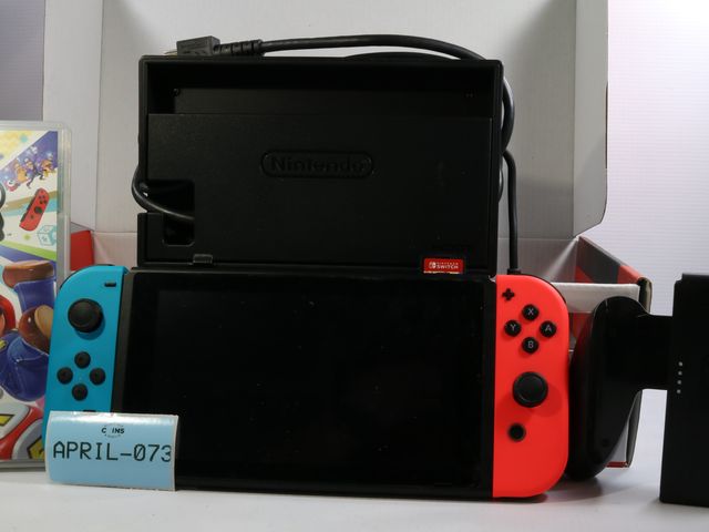 Lot 108-073 - NINTENDO SWITCH GAMING CONSOLE BUNDLE