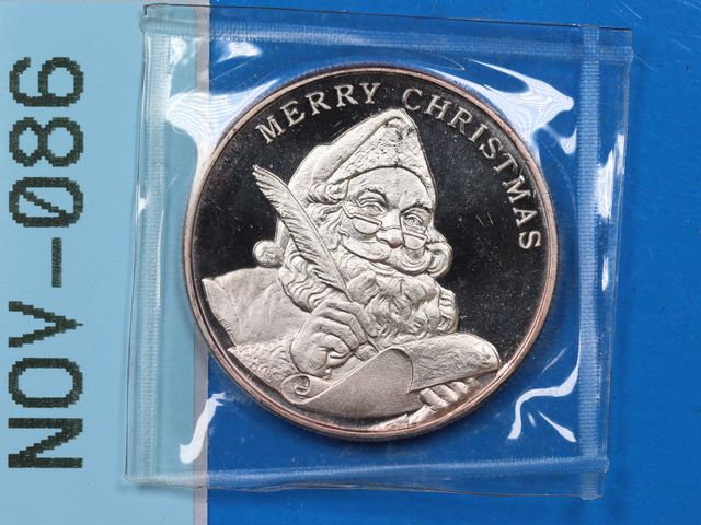 Lot 108-086 - 1oz 999 SILVER ROUND MERRY CHRISTMAS SANTA PEACE ON EARTH DESIGN BULLION ROUND