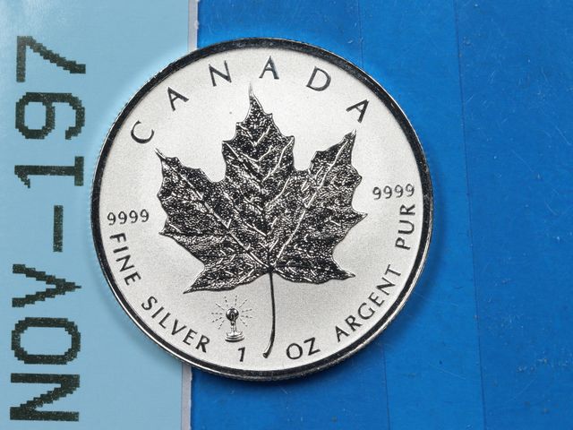 Lot 108-197 - 2018 CANADA 1oz 999 SILVER BULLION COIN ROUND PRIVY MARK SILVER COIN