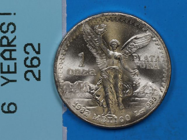 Lot 108-262 - 1982 MEXICO 1oz 999 FINE SILVER 1 ONZA LIBERTAD SILVER COIN