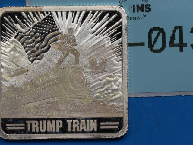 Lot 108-043 - 1oz SILVER TRUMP TRAIN U.S FLAG SILVER 45 &amp;47 ONE OUNCE 999 SILVER WE WILL MAKE AMERICA SILVER