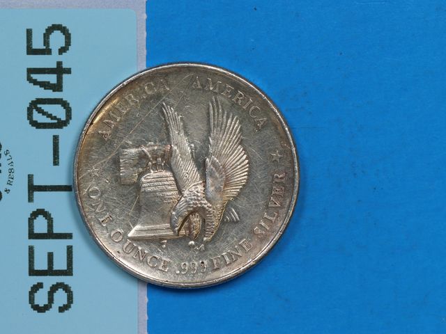 Lot 108-045 - 1oz SILVER ROUND AMERICA ONE OUNCE .999 FINE SILVER WESTERN STATES REFINING .999 FINE SILVER WSR