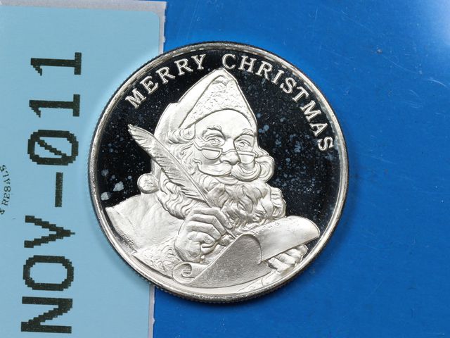 Lot 108-011 - 1oz 999 SILVER 2018 SEASON'S GREETINGS MERRY CHRISTMAS SANTA BULLION ROUND