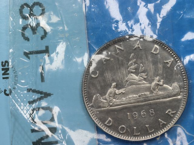 Lot 108-138 - 1968 $1 CANADA CLAD DOLLAR FIRST YEAR TYPE COIN